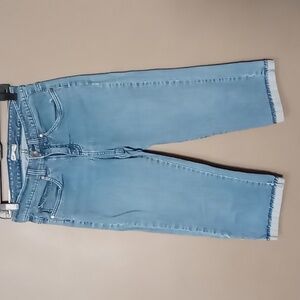 Lee Lower on the Waist Jean Capris Size 8 Medium